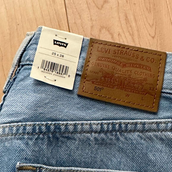BNWT- Levi’s Premium 501 Original Cropped Light Wash Jeans (25/28) - Picture 7 of 12
